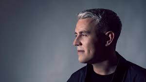 Martin Jensen brager frem i Kina: Ny single ligger nummer et på landets  største hitliste