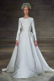 Reem acra showed her new fall 2020 bridal collection during her market appointments for buyers. Reem Acra Bridal Fall 2018 Fashion Show Brautkleid Lange Armel Brautmode Kleid Hochzeit