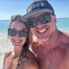 On my way to a wellness retreat and feeling all the feelings. A week of  journaling, meditating, working through the 12 steps, and taking a good  hard look at what's inside. I