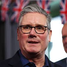 Starmer tenta se manter no cargo enquanto revelações sobre Mandelson e Epstein desencadeiam crise