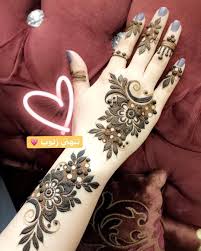 زيت الحشيش الافغاني الاصلي 1 ينعم الشعر الخشن 2 ينظف فروه الراس من القشره ويعالج التق Henna Tattoo Designs Simple Finger Henna Designs Mehndi Designs Feet