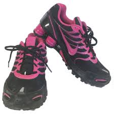 Nike Shox Brs 1000 Black And Pink Womens Running Shoes Size 8 5 Nikeid Womens Running Shoes Nike Nike Shox