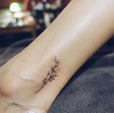 Image Result For Olive Branch Tattoo Foot Em 2021 Flor Preta Tatuagens Tatuagens Tatuagens De Flores No Tornozelo