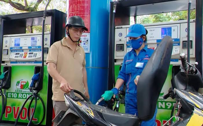Giá xăng dầu lúc 15h chiều nay Cập nhật giá E10