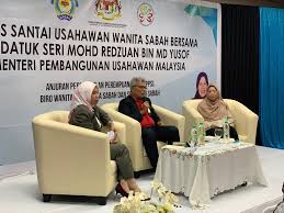 Datuk seri mohd redzuan yusof, minister of entrepreneur development (med) said, the 8th asean outstanding business award doesn't only recognize the industry stalwarts but also provides an avenue for fellow recipients to network with each other and creates expansion plans & partnership. Mohd Redzuan Yusof Sur Twitter Selepas Menghadiri Program Protege Di Universiti Malaysia Sabah Yb Datuk Seri Mohd Redzuan Yusof Meneruskan Program Beliau Ke Majlis Santai Usahawan Wanita Sabah Https T Co T4p4osubnn