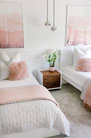 You may consider selecting a theme for your teenage bedroom as it keeps you focused and allows you to work on details. Pin On Sister Shared Bedroom Ideas