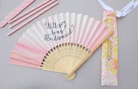 Trouvez facilement une idée cadeau de mariage originale sur cadeauxfolies ! 5 Idees Cadeaux Pour Vos Temoins De Mariage