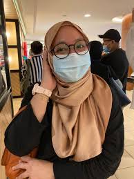 Bila kita mencuba bingkai, cuba tutup sebelah mata dengan tapak tangan. Misi Mencari Bingkai Cermin Mata Baru Teman Housemate Beli Laptop Di Digital Mall Pj Azwar Syuhada