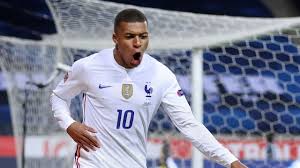 Ezzel a pályára lépéssel megdöntötte thierry henry 21 éves rekordját, kylian 16 évesen és 347 naposan debütált. Kylian Mbappe 12 Fun Facts About France S Football Star