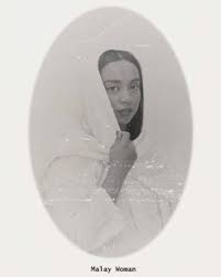 Odds mean nothing without the question in front of us! 41 Old Malay Ideas In 2021 Indonesian Women Traditional Outfits Traditional Fashion