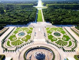 Aerial View Of The Domain Of Versailles Credit Toucanwings Jardins Bonitos Belos Jardins Projeto De Paisagismo