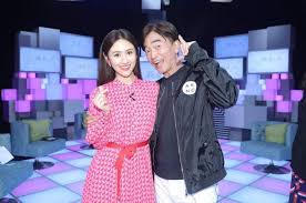 2008年，吳宗憲獲得 第43屆金鐘獎 「 娛樂綜藝節目主持人獎 」；2016年，他與長女 吳姍儒 搭檔獲 第51屆金鐘獎 「 綜藝節目主持人獎 」 ；2017年與2018年，連續獲得 第52屆 和 第53屆金鐘獎 「 益智及實境節目主持人獎 」 。. å´å®—å®ªç§°è‡ªå·±æ˜¯å¥½çˆ¸çˆ¸ä¸æ˜¯å¥½è€å…¬æ›¾å¤šæ¬¡çŒ›äº²å¥³å„¿ äººåœ¨æ´›æ‰çŸ¶ç½'lapeople Com