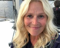 Carrie Dickinson's Instagram, Twitter & Facebook