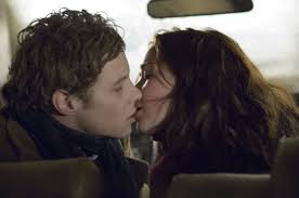 Der eisige Tod: Amazon.it: Blunt, Emily, Holmes, Ashton, Simmons, Chelan,  Donovan, Martin, Bellamy, Ned, Wallace, Ian, Lucas, Donny, Moore, Darren,  Jacobs, Gregory, Blunt, Emily, Holmes, Ashton: Film e TV