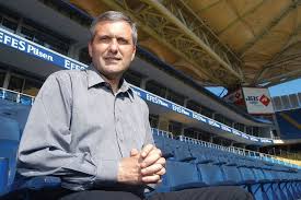 Volkan ballı, 2003 yılının şubat ayında o dönem fenerbahçe´de teknik direktör olan oğuz çetin´in isteği üzerine fenerbahçe'de uzun yıllar. Fenerbahce De Volkan Balli Donuyor Fener Alayi