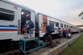 Penumpang Meningkat Perjalanan Kereta Api Ditambah