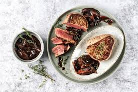 Medaillons De Filet De Bœuf Sauce A L Echalote Et Au Vinaigre Balsamique Rezept Balsamico Sauce Lebensmittel Essen Schalotten