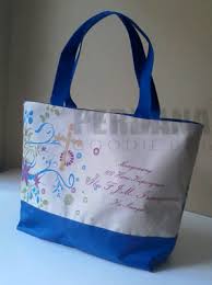 Siap mewujudkanproses branding anda melalui goodie bag. Fungsi Goodie Bag Tas Kanvas Tas Blacu Perdana Goodiebag