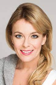 To je sympatická a nepřehlédnutelná blondýnka lucie benešová.lucie benešová je velice atraktivní žena a jistě nikoho nepřekvapí, že ji režiséři rádi obsazují do rolí, které se neobejdou bez lechtivých scén. Lucie Benesova Movies Age Biography