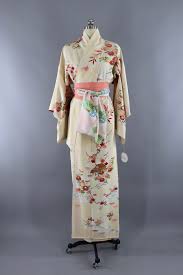 Vintage Silk Kimono Robe Ivory And Pink Traditional Print Vintage Shopvintage Clothes Vintagestyle Vintageclo Silk Kimono Robe Vintage Silk Silk Kimono