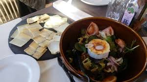 Fins i tot els extraterrestres venen a escoltar la penya del morro. Img 20171220 141831 Large Jpg Picture Of Restaurant Can Marles Sant Just Desvern Tripadvisor