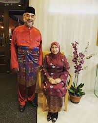 Former melaka chief minister, tan sri mohd ali rustam, is not into comic books. Ybhg Tan Sri Hj Mohd Ali Bin Mohd Rustam Bersama Dengan Isteri Tersayang Puan Sri Hajah Asmah Binti Abd Rahman Ali Rustam Club Arc