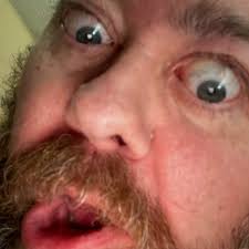 Can't belive they are not the same person 😂