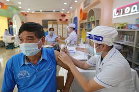 Tiêm vắc xin nếu họ thuộc nhóm đối tượng nguy cơ như nhân viên y tế. Ua Aah8pqylldm