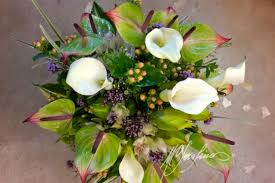 Le rose e le piante sempre verdi vanno bene soprattutto in soggiorno, in bagno prediligi orchidee e fiori esotici mentre in cucina. Per Ringraziare Un Professionista Decorazioni Floreali Fiori Floreale