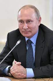 He previously served as russia's prime minister. Wladimir Putin Starportrat News Bilder Gala De
