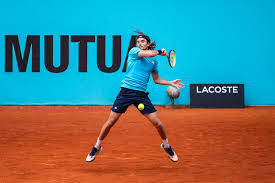 Tsitsipas celebra alto nível: “Amo o tênis quando jogo assim”