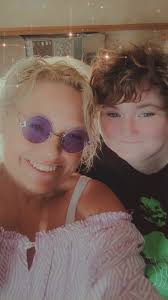 Grandmother allows granddaughter to live with mother