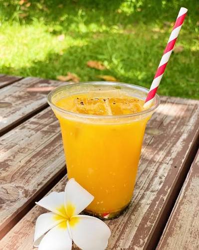 暑い夏にぴったり "パッションフルーツジュース🍹" 始まりました🌞🌈 . 種のカリカリした食感が たまらなく美味しいです🤤 .  ご来店お待ちしております♪