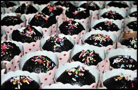 Bahan brownis cup cake kukus telur 2 butir tepung terigu 6 sdm coklat bubuk 3 sdm gula pasir 6 sdm air 6 sdm minyak 6 sdm. Resepi Cup Cake Kukus