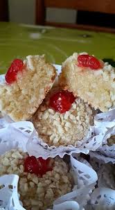 Mchawek Recette 300 Gr D Amande 150 Gr De Sucre Glace Vanille Un Noix De Beurre Ramasser Avec Un Oeuf Et Un Jaune La Krispie Treats Food Rice Krispie Treat