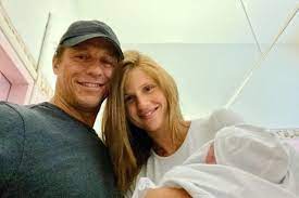 Bianca vitali è una ventiquattrenne di milano, modella e attrice agli inizi, figlia di aldo vitali, giornalista direttore di sorrisi e canzoni. E Nato Il Figlio Di Stefano Accorsi E Bianca Vitali E Un Maschio E Si Chiama Alberto