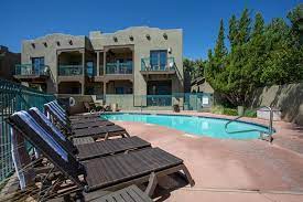 Le southwest inn at sedona hotel est un hôtel romantique proposant des chambres équipées d'une télévision à écran plat, d'une climatisation et d'un réfrigérateur. Southwest Inn At Sedona Sedona Aktualisierte Preise Fur 2021