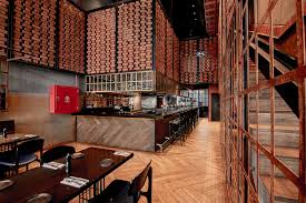 hitzig militello arquitectos design london pub inspired restaurant in saudi with brick mashrabiya de51gn