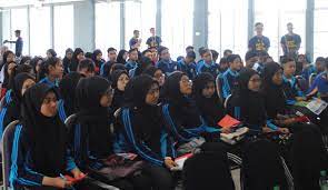 Ibu yg ada anak perempuan 2 dan 3 lelaki, kerja di permatang pauh la ni kami duk jauh. Peka Pv Uitm Dekati Pelajar Sekolah Dedah Kehidupan Sebenar Di Kampus Buletin Mutiara