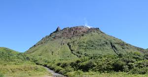 Werner herzog takes a film crew to the island of guadeloupe when he hears that the volcano on the island is going to erupt. La Soufriere Guadeloupe Decouvrez Toutes Les Informations Utiles Sur La Soufriere De Guadeloupe Description Du Volcan Guide De Randonnees Cartes Et Galerie Photos