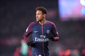Neymar jr vient de rejoindre le psg, il vit donc à paris. La Nouvelle Coupe De Cheveux Tres Originale De Neymar Le Soir