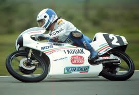 Fausto gresini era stato un grande pilota negli anni '80, vincendo due titoli mondiali nella classe 125 (1985, 1987) e portando a casa 21 gare nel motomondiale. 8bz7ag0d Jvcm