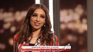 صورة الإعلامية صابرين بورشيد بدت في أول صورة لها بعد التعرض للكيماوي مبتسمة وسعيدة وهي تحادث زميلتها عبر اتصال هاتفي من ثم أرفقت صورة زميلتها بعبارة قالت فيها: Ø¨ÙˆØ§Ø¨Ø© Ø§Ù„ÙØ¬Ø± Ù…Ø§ Ø¹Ù„Ø§Ù‚Ø© ØµØ¨ØºØ§Øª Ø§Ù„Ø´Ø¹Ø± Ø¨Ù…Ø±Ø¶ ØµØ§Ø¨Ø±ÙŠÙ† Ø¨ÙˆØ±Ø´ÙŠØ¯
