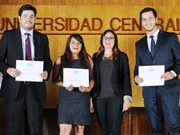 36 nuevos Administradores Públicos y Cientistas Políticos recibieron sus  títulos profesionales de la UCEN