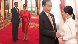 Momen ulang tahun suami iriana ini langsung menjadi trending topic di twitter dengan. 6 Seleb Ini Beri Ucapan Dan Pamer Foto Bareng Di Ultah Jokowi Ke 59