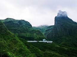Aktivitas bersepeda gunung melibatkan menyetir siklus gunung di atas jalur berbatu. Gambar Pemandangan Pegunungan Berlokasi Di Bandungan Kab Semarang Jawa Tengah Green Valley Merupakan Fasilitas Traini Pemandangan Gambar Pemandangan Yang Indah