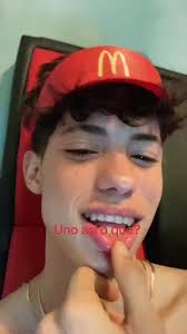 Chicos Guapos de TikTok: Uno así o que? Morenos Guapos en Paratii