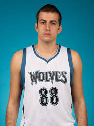 Primarna pozicija mu je krilo ali može da igra i po potrebi na pozicijama plejmejkera i krilnog centra.godine 2009. Nemanja Bjelica Nba Shoes Database