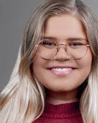 Niki Sutton's Instagram, Twitter & Facebook