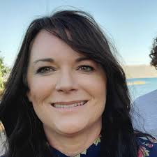 Amanda Ethington's Instagram, Twitter & Facebook